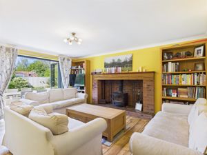Lounge- click for photo gallery